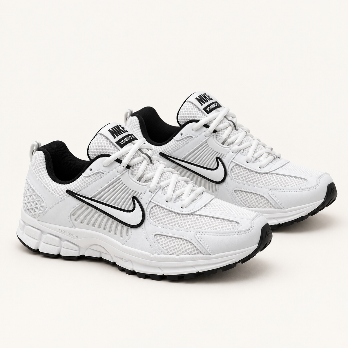 Nike Zoom Vomero 5 — Blanc contrasté